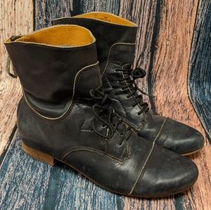 La Tigo Fifi Zip Back Booties